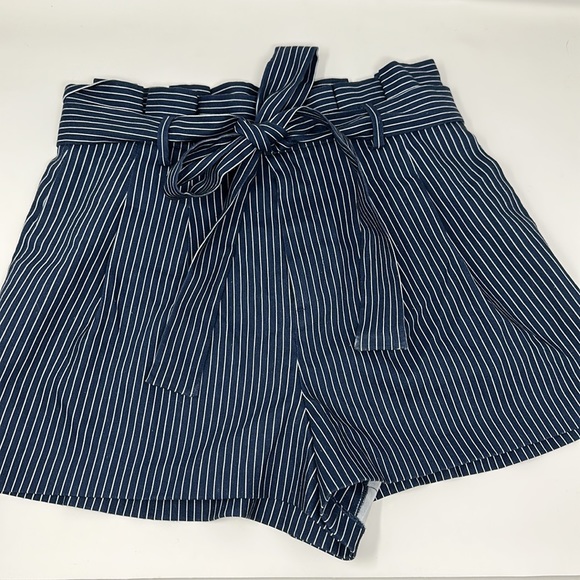 ALICE + OLIVIA Laurine belted striped linen-blend shorts - Picture 2 of 12